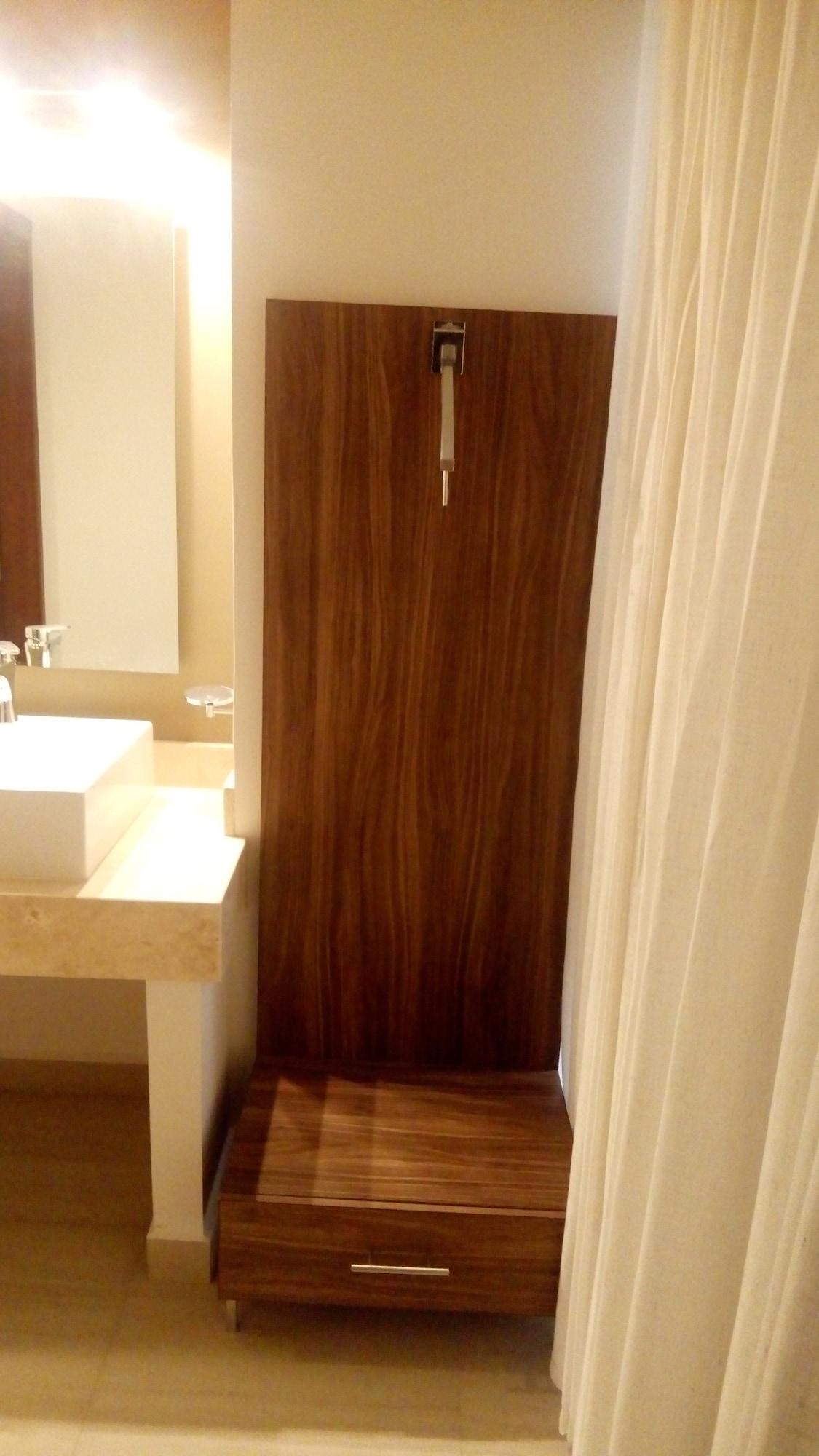 מזטלן Ocean View Beach Hotel מראה חיצוני תמונה