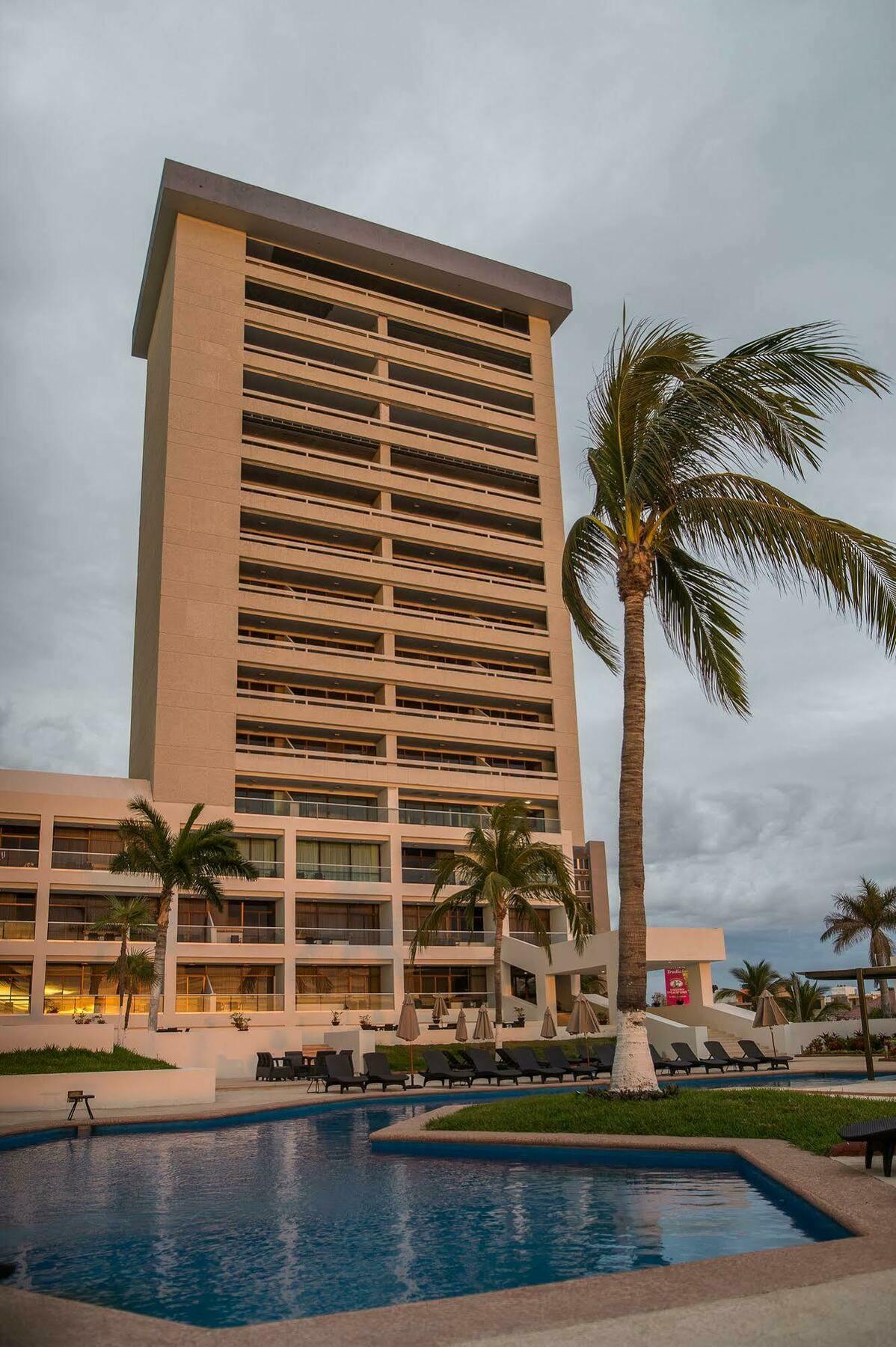 מזטלן Ocean View Beach Hotel מראה חיצוני תמונה